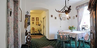 Pensionen - Terrasse - Birgitz - Hotel Garni Hubertus