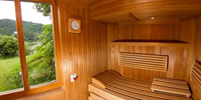 Pensionen - Ladestation Elektroauto - Österreich - Sauna mit Gartenblick - Pension Bergblick am Weissensee