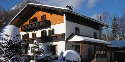 Pensionen - Umgebungsschwerpunkt: Berg - Salzkammergut - Hausansicht Winter - Pension Kasbergblick
