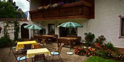 Pensionen - Restaurant - Nassereith - Garten mit Terasse - Haus Bleispitze
