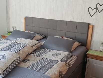 Pensionen - Radweg - Karres - 2 getrennte Schlafzimmer in jeder Wohnung - KOMFORT-FEWO BERGWELT HAHNENKAMM   - Lechtal - So/Wi