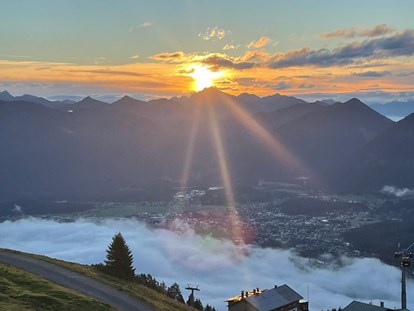 Pensionen - Art der Pension: Ferienwohnung - Tirol - Sonnenaufgang Bergwelt Hahnenkamm - KOMFORT-FEWO BERGWELT HAHNENKAMM   - Lechtal - So/Wi