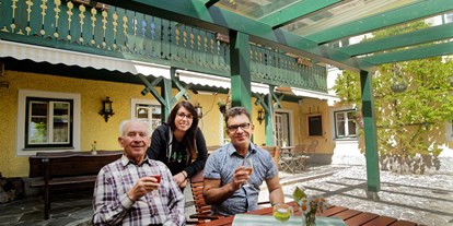 Pensionen - Restaurant - Asten (Asten) - Stefanie mit Vater Josef und Großvater Josef - Radlerparadies Kraglhof