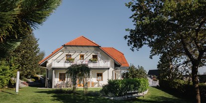 Pensionen - Thyrnau - Unsere Pension vom Hausgarten aus gesehen - Gästehaus Lang