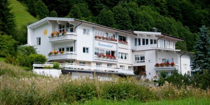 Pensionen - Umgebungsschwerpunkt: Berg - Raggal - Unser Sonnenhof im Sommer ! - Gästehaus Sonnenhof 