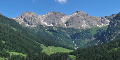 Pensionen - Vorarlberg - Grandiose Bergpanorama-Sicht von unserem Sonnenhof aus ! - Gästehaus Sonnenhof 