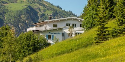 Pensionen - Balkon - Flirsch - mal die "andere" Seite  - Gästehaus Sonnenhof 