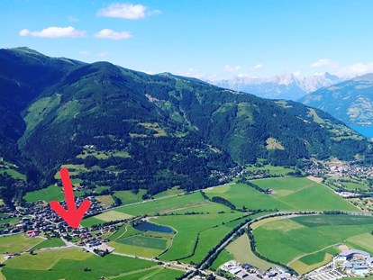 Pensionen - Umgebungsschwerpunkt: Berg - Dorfgastein - Blick eines Paragleiters auf die Sportpension Thayer - Sportpension Thayer