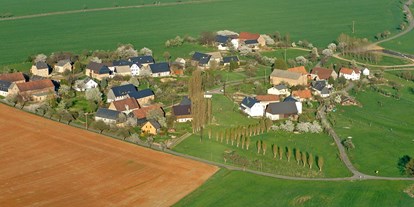 Pensionen - Umgebungsschwerpunkt: am Land - Sachsen - Luftaufnahme von Beedeln - Pension Hahn