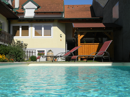 Pensionen - Umgebungsschwerpunkt: See - Apetlon - Garten und Pool - Weingut & Gästezimmer Gangl Günter und Birgit