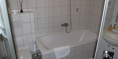 Pensionen - Umgebungsschwerpunkt: Therme - Burgenland - Badewanne - Privatzimmer Inge