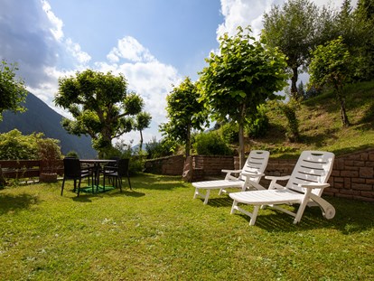 Pensionen - Umgebungsschwerpunkt: Berg - Italien - Liegewiese Gardensuite Apartment  LATEMAR - Haus Christian 