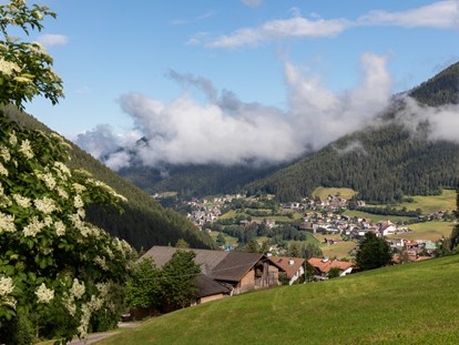 Pensionen - Art der Pension: Ferienwohnung - Südtirol - Dorfblick von Terasse Panoramasuite Apartment DIAMANTIDI - Haus Christian 