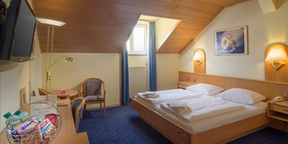 Pensionen - Günselsdorf - Doppelzimmer mit Dusche, WC, digitalem Kabel-TV und Minibar - Hotel-Pension Wild