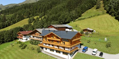 Pensionen - Garage für Zweiräder - St. Johann in Tirol - Bio-Pension Außenansicht Sommer  - Bio-Pension Vorderlengau 
