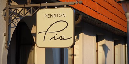 Pensionen - Garage für Zweiräder - Guntramsdorf - Haus Außen- bzw. Straßenansicht - Pension Pia