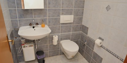 Pensionen - Wanderweg - Malta (Malta) - toilette appartment Reisseck - Frühstückspension Ferienhaus Kolbnitz