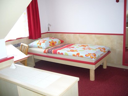Pensionen - Umgebungsschwerpunkt: Fluss - St. Pölten - Zweibettzimmer (getrennte Betten)  im 2. Stock - Gästehaus Eder