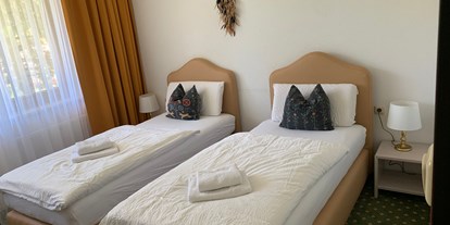 Pensionen - Hunde: auf Anfrage - Gloggnitz - Doppelzimmer mit Einzelbetten - Dorfpension Mariahilfberg