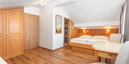 Pensionen - Fahrradverleih - Dienten am Hochkönig - Appartement 3 - Dreibettzimmer Mansarde - Apartments Salzburgerhof
