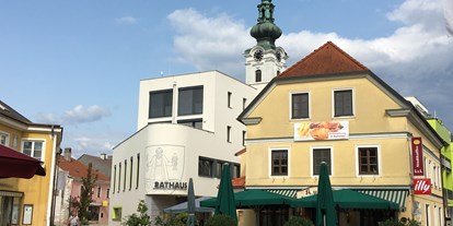 Pensionen - WLAN - Ardagger Markt - Das Stadtzentrum von Pöchlarn besteht aus historischen und neuen Gebäuden. - Frühstückspension Haus Barbara