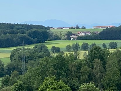 Pensionen - Spielplatz - Münchner Umland - Blick in die Berge ,Landschaftsimpression - Pension am Weberhof