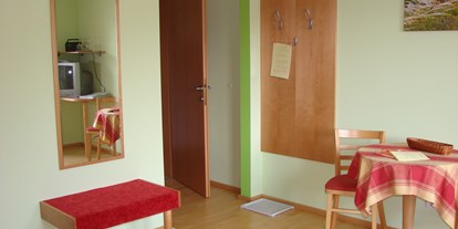 Pensionen - Kühlschrank - Langenlois - Komfortdoppelzimmer "Weinbergblick" mit Balkon - Gästehaus Weinbergblick