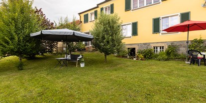 Pensionen - Frühstück: Frühstücksbuffet - Oberlausitz - Sitzplätze im Garten - Genesungsort Landhaus Dammert