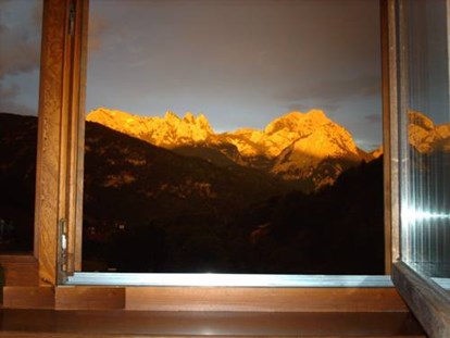 Pensionen - Bischofswiesen - Blick auf das Alpenglühen vom Frühstücksraum - Haus Helga