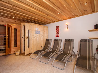 Pensionen - Terrasse - Schleching - Kleiner Wellnessbereich mit Sauna und Infrarotkabine. - Haus Helga