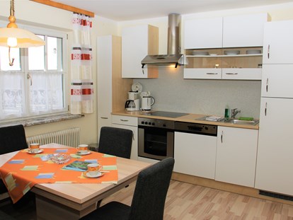 Pensionen - Balkon - Bad Reichenhall - Unsere Ferienwohnungen sind mit einer vollwertigen Küche ausgestattet - Pension Fischerhof