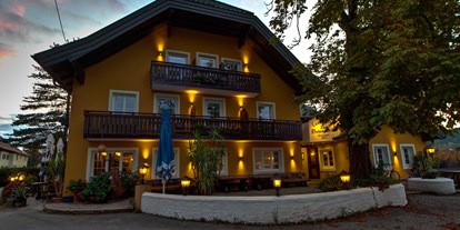 Pensionen - Restaurant - Thalgau - Hotel-Landgastho-Bar "ZUM BETENMACHER"

In den Jahren um 1664 wurden in unserem Haus Rosenkränze (Beten) geknüpft - daher der Name Betenmacher. - Gasthof Betenmacher