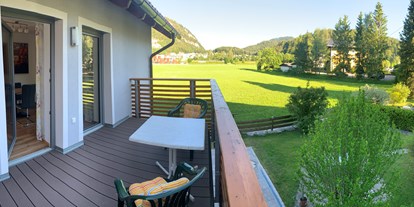 Pensionen - Wanderweg - Oberhofen am Irrsee - Ferienwohnung, Blick vom Balkon - Pension Salzburger Hof
