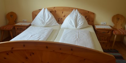 Pensionen - Balkon - Lungau - Doppelzimmer aus Zirbenholz - Ferienwohnung Auenschuster
