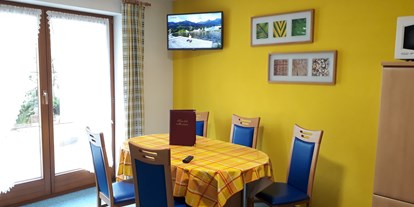 Pensionen - Umgebungsschwerpunkt: Berg - Tarrenz - Wohnraum mit Küchenzeile - Apart Christina - Tarrenz/Imst