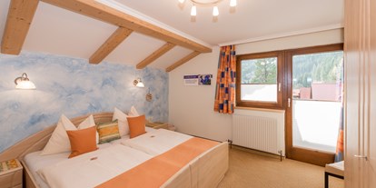 Pensionen - Garten - Hallstatt - Schlafzimmer Enzian - Alpenecho