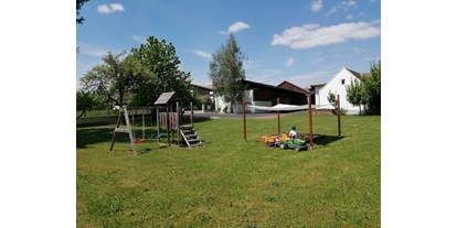 Pensionen - Garten - Groß-Siegharts - unser Garten mit Spielplatz - Wohlfühlhof Bachzelt