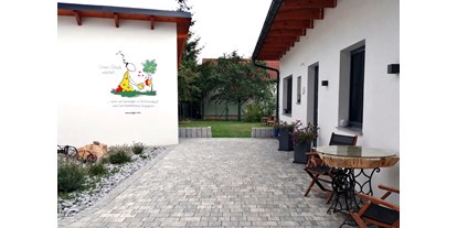 Pensionen - Retz - Wohlfühlhof Bachzelt Eingangsbereich - Wohlfühlhof Bachzelt