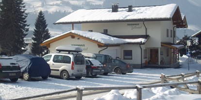 Pensionen - Wanderweg - Schwendau - Parkplatz ist bei uns auch genug vorhanden und kostenlos, für Rad- oder Motorradfahrer wird auch gerne die Garage zur Verfügung gestellt - Ferienhaus Zillertal