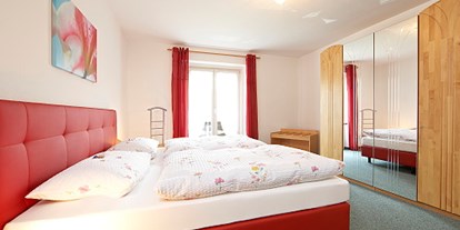 Pensionen - Radweg - Bayern - Junior-Suite Dreitorspitze - Schlafzimmer 1 - Gästehaus im Winkel