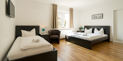 Pensionen - Umgebungsschwerpunkt: Stadt - Fürstenfeldbruck - Dreibettzimmer in der Verdistr. 104 - guenstigschlafen24.de ... die günstige Alternative zum Hotel