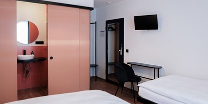 Pensionen - Art der Pension: Hotel Garni - Bayern - Dreibettzimmer mit eigenem Bad - The Dot