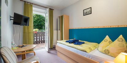Pensionen - Umgebungsschwerpunkt: Berg - Warmensteinach - Einzelzimmer mit Balkon - Gruppenferienhäuser & Hotel-Pension Dressel