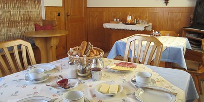Pensionen - Frühstück: serviertes Frühstück - Jenig - Gästehaus Holzfeind