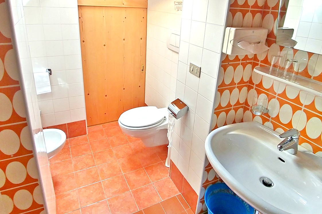 Frühstückspension: Badezimmer mit Dusche und Toilette - Garni Gabrieli