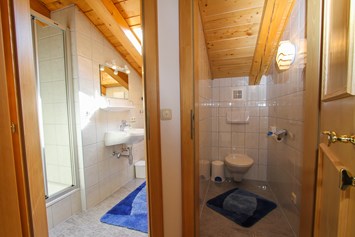 Frühstückspension: Badezimmer und Toilette - Urlaubsparadies Liebmannhof