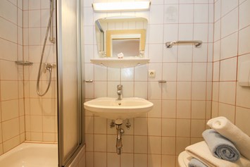 Frühstückspension: Dusche und Toilette - Urlaubsparadies Liebmannhof
