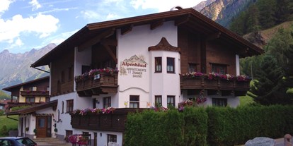 Pensionen - Pool - Tirol - Alpenhäusl Sölden
