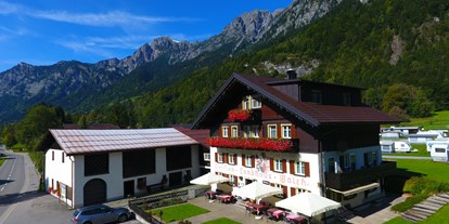Pensionen - Parkplatz: kostenlos bei der Pension - Schruns - Walch's Camping & Landhaus - Ihre *** Frühstückspension im Klostertal am Arlberg in Innerbraz - Walch's Camping & Landhaus