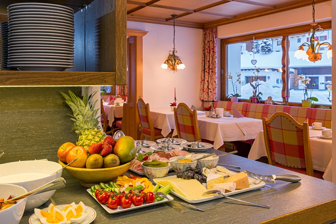Frühstückspension: Frühstücksraum mit Buffet - Hotel Garni Lavendel